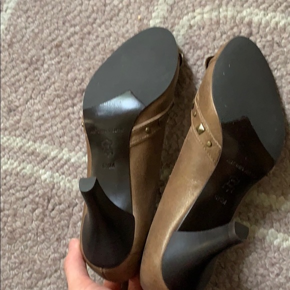 Antonio Melani pumps with fun details. Size 6.5. - Picture 6 of 6